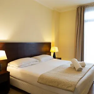 https://la-mela-rome.it-romehotels.com